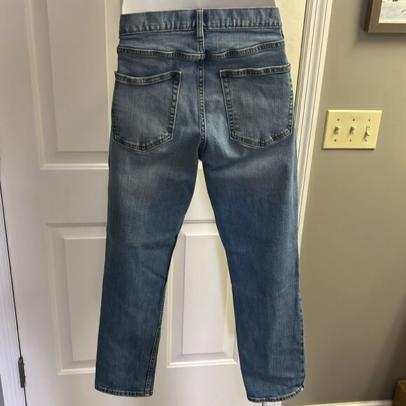 Old Navy Men’s Light Wash Faded Athletic Built-In Flex Straight Jeans- 33 X 30 - Picture 8 of 11